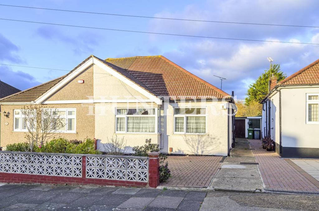 Dorian Road, Hornchurch 2 bed semidetached bungalow £375,000