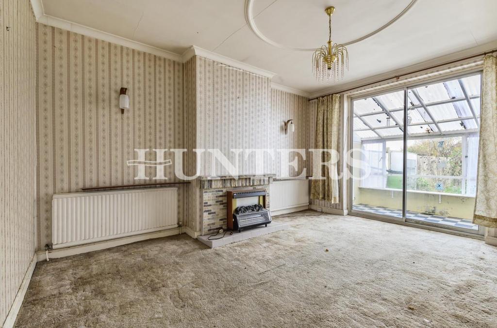 Dorian Road, Hornchurch 2 bed semidetached bungalow £375,000