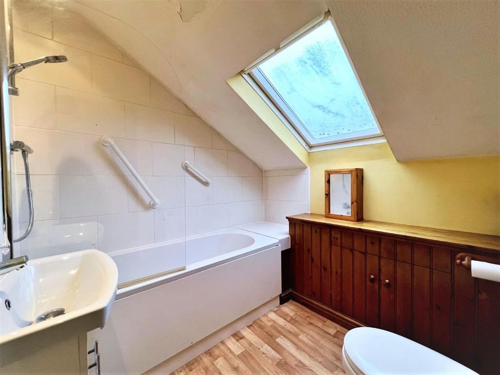 Bathroom.jpg