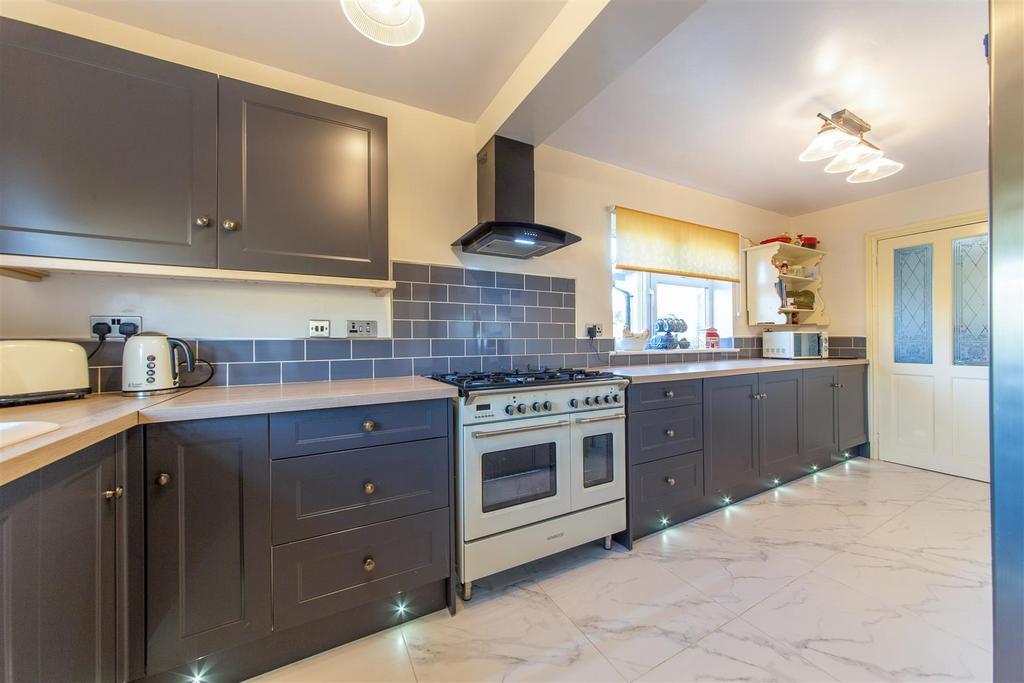 Kitchen / Breakfast Room