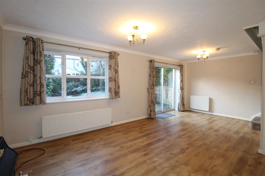 Heath Lea, Well Head, Halifax 3 bed detached house £995 pcm (£230 pw)