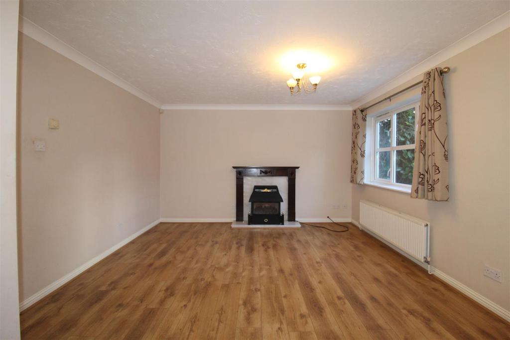 Heath Lea, Well Head, Halifax 3 bed detached house £995 pcm (£230 pw)