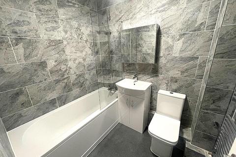 2 bedroom flat to rent, Page Street, Mill Hill, NW7