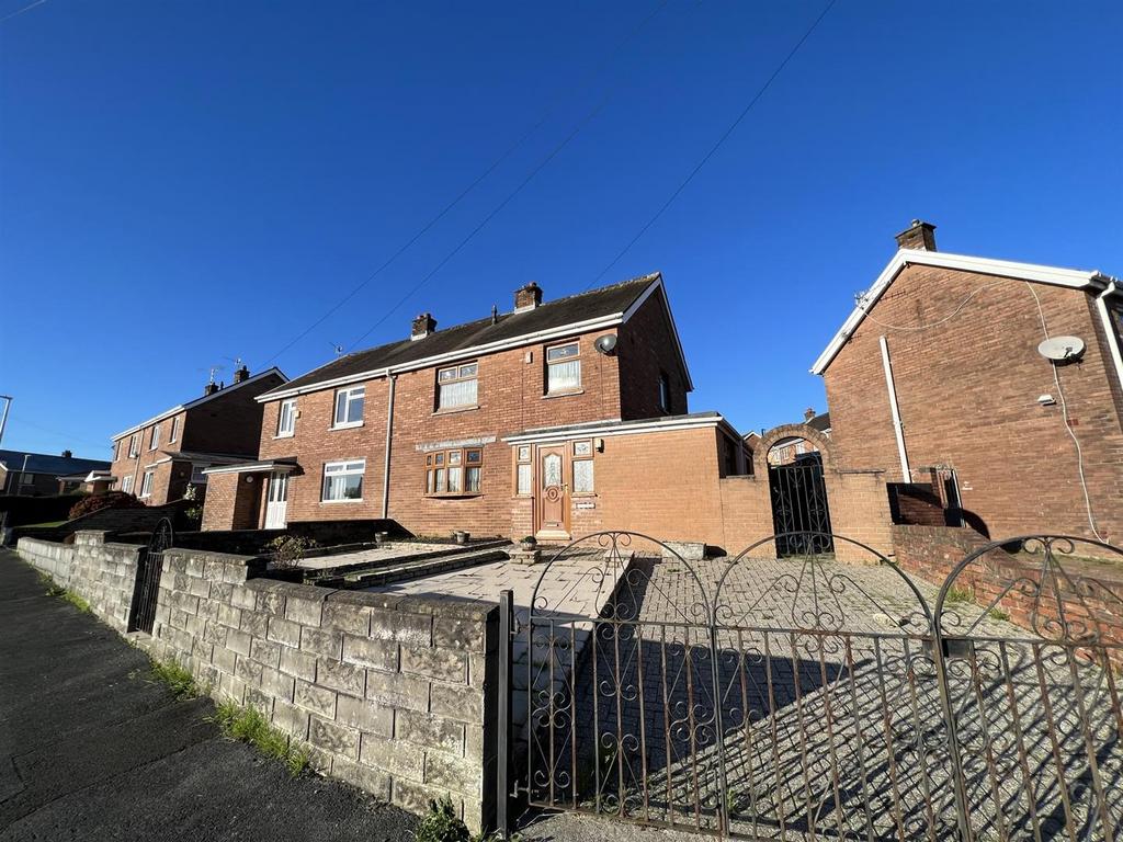 Bryngwyn Bach, Llanelli 3 bed semidetached house £129,995