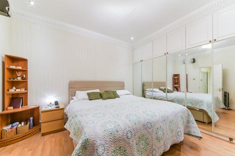 3 bedroom flat to rent - Queen's Gate, SW7