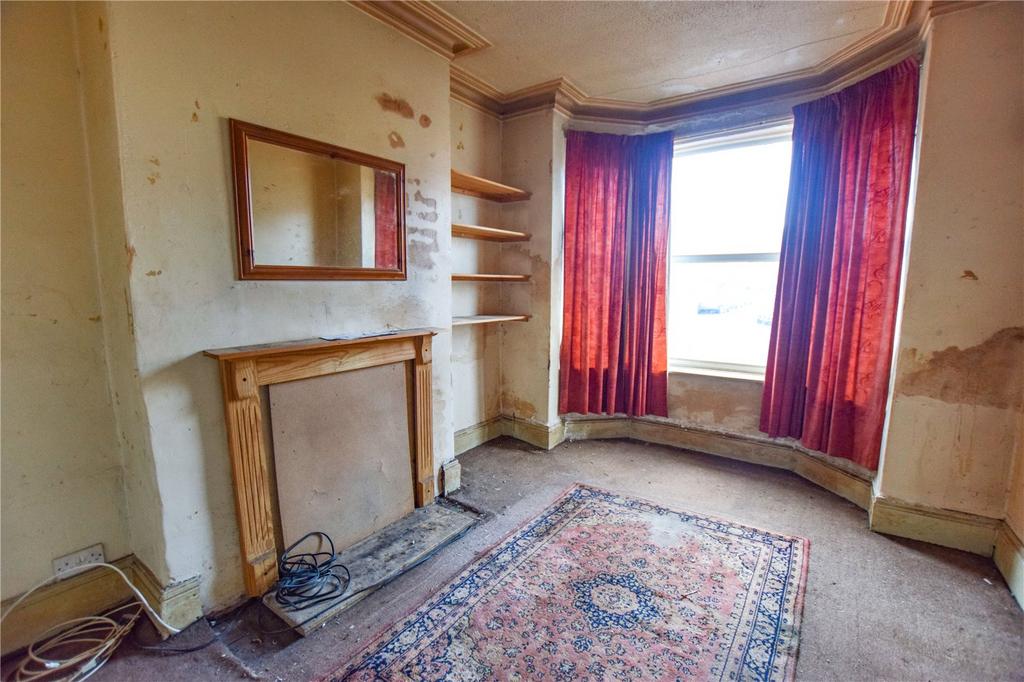 Cromwell Road, Eccles, M30 2 bed terraced house £120,000