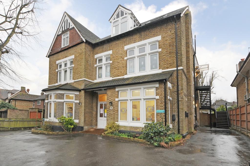 Bromley Grove Shortlands BR2 2 bed flat £1,500 pcm (£346 pw)