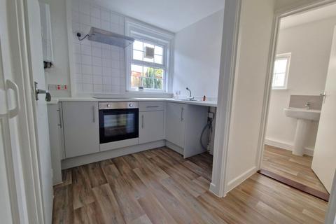 1 bedroom ground floor flat to rent, Dolphin House, Lee-on-the-Solent, PO13 9LX