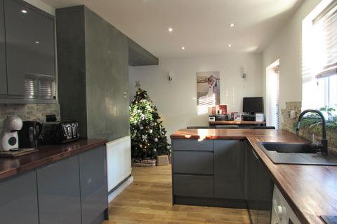4 Colyton Walk, Manchester, M22 5AR
