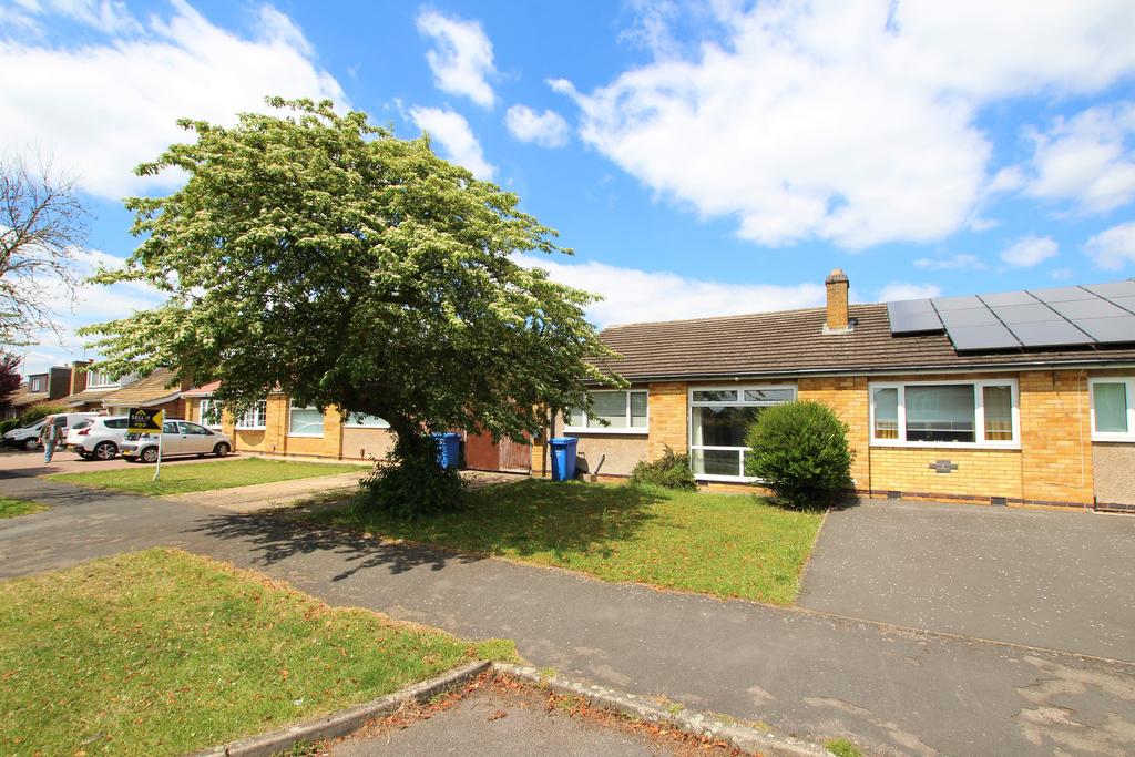St. James Close, Kettering NN15 3 bed semidetached bungalow £250,000