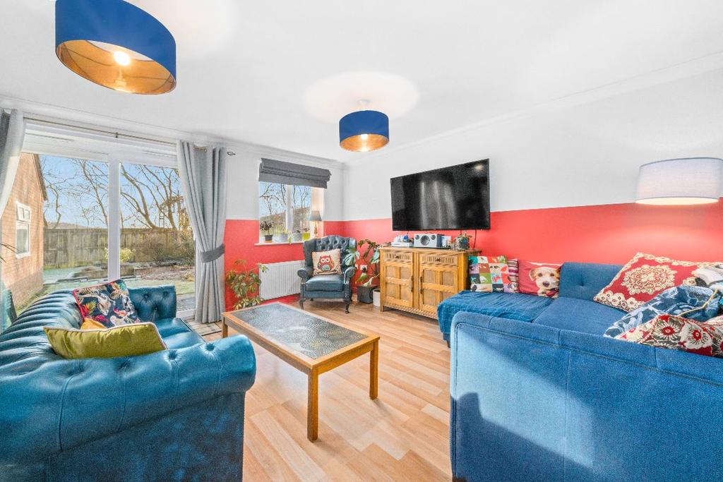 Sherwood Road, Glenboig, Coatbridge 3 bed semidetached house £190,000