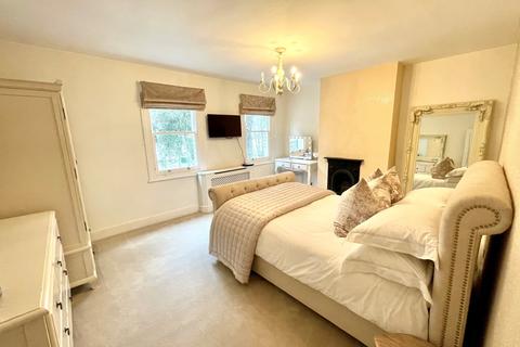 35 Kings Road, Ascot, SL5 9AD