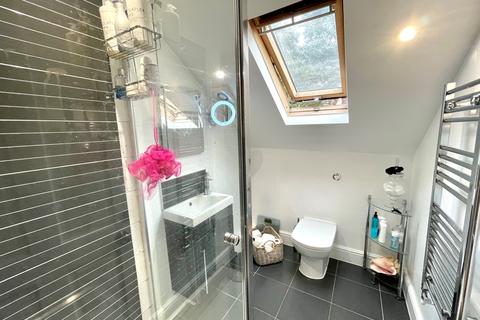35 Kings Road, Ascot, SL5 9AD