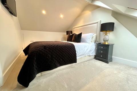 35 Kings Road, Ascot, SL5 9AD