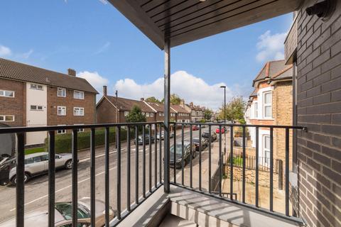 2 bedroom flat to rent, 2a Comerford Road, London, SE4