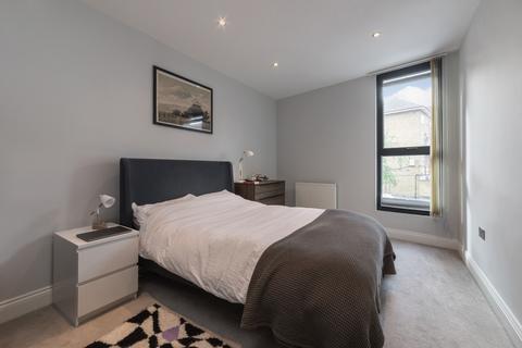 2 bedroom flat to rent, 2a Comerford Road, London, SE4