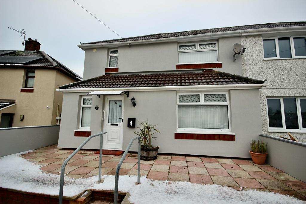 Bryn Close, Trethomas, Caerphilly 3 bed semidetached house £185,000
