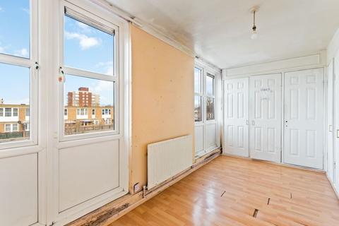 18 Dunsbury Close, Sutton, SM2 6TP