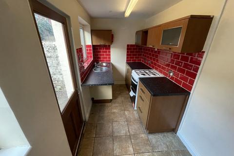 2 bedroom terraced house to rent, Shuttleworth Road Preston PR1 6DA