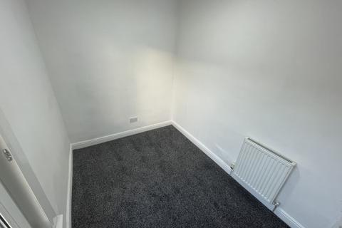 2 bedroom terraced house to rent, Shuttleworth Road Preston PR1 6DA