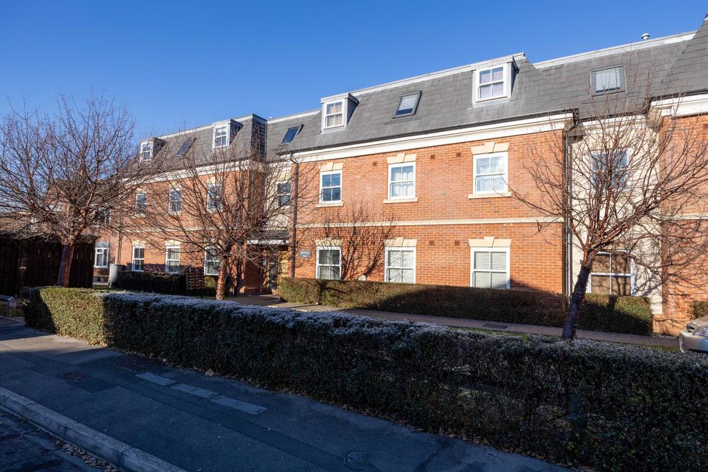 Craven Road, Newbury, RG14 2 bed flat £1,150 pcm (£265 pw)