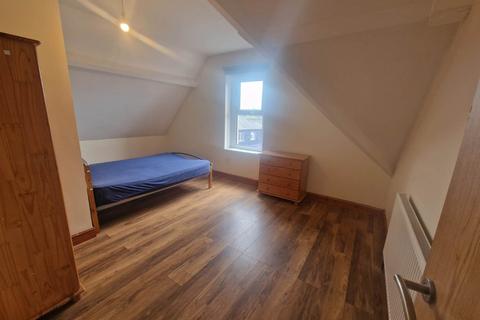 2 bedroom flat to rent, City Road, Roath