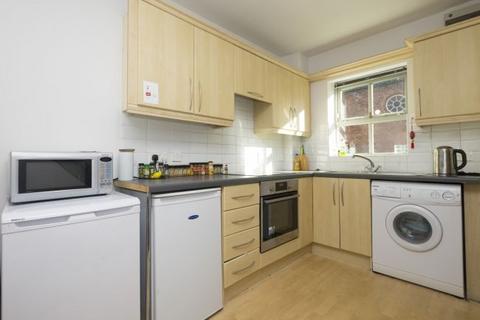 2 bedroom house share to rent, 12 Conway Street, City Centre