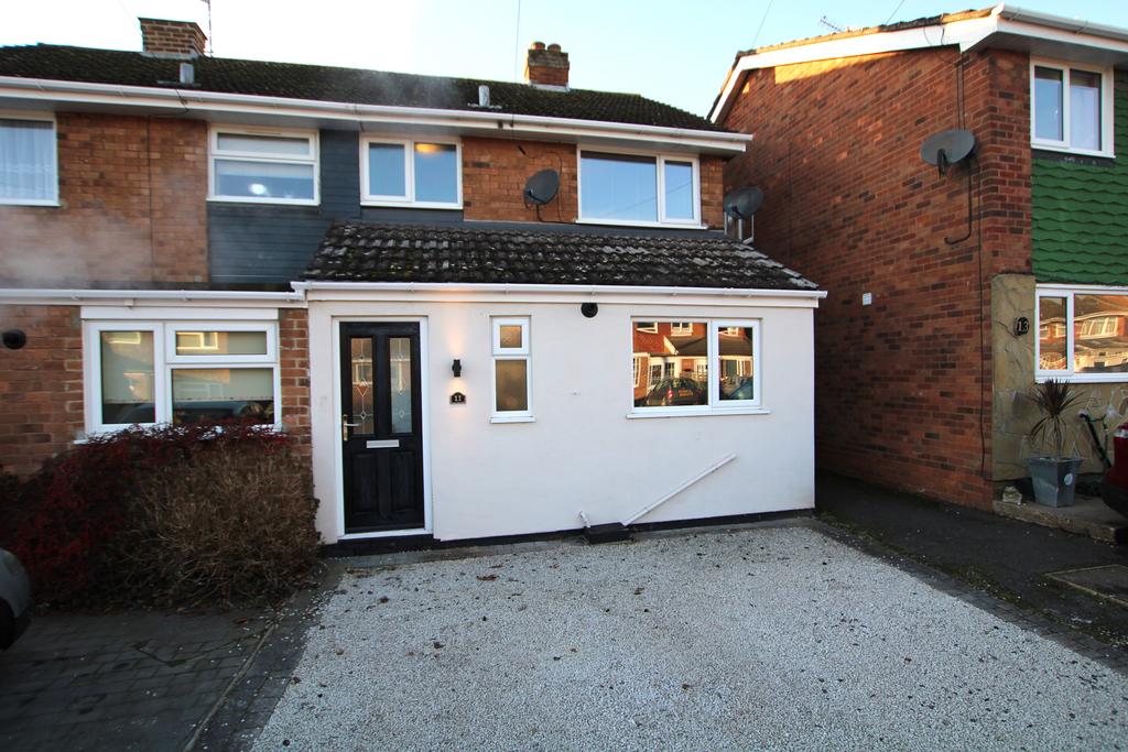 Linden Road, BartonunderNeedwood, DE13 3 bed semidetached house £