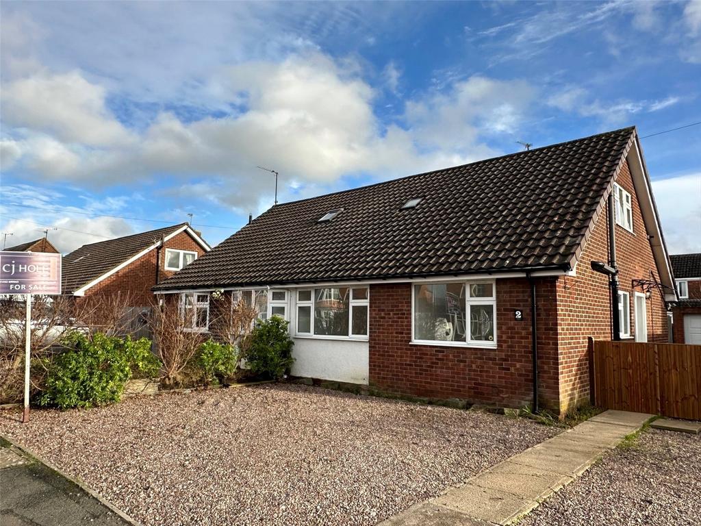 Chosen Way, Hucclecote, Gloucester, GL3 3 bed bungalow for sale £289,995