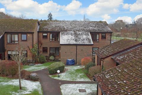 2 bedroom flat for sale - Ilford Court, Cranleigh, Surrey