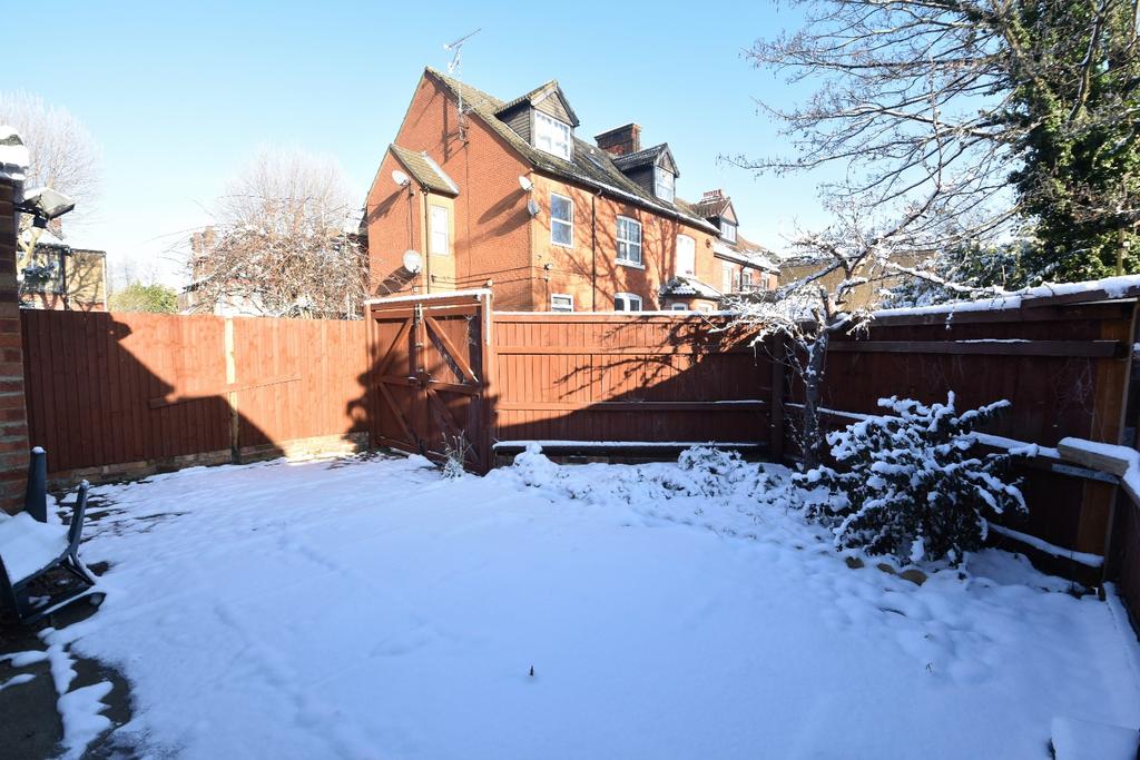 Biscot Road, Luton, Bedfordshire, LU3 1AT 3 bed terraced house £300,000