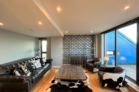 2 bedroom apartment to rent, One Brewery Wharf