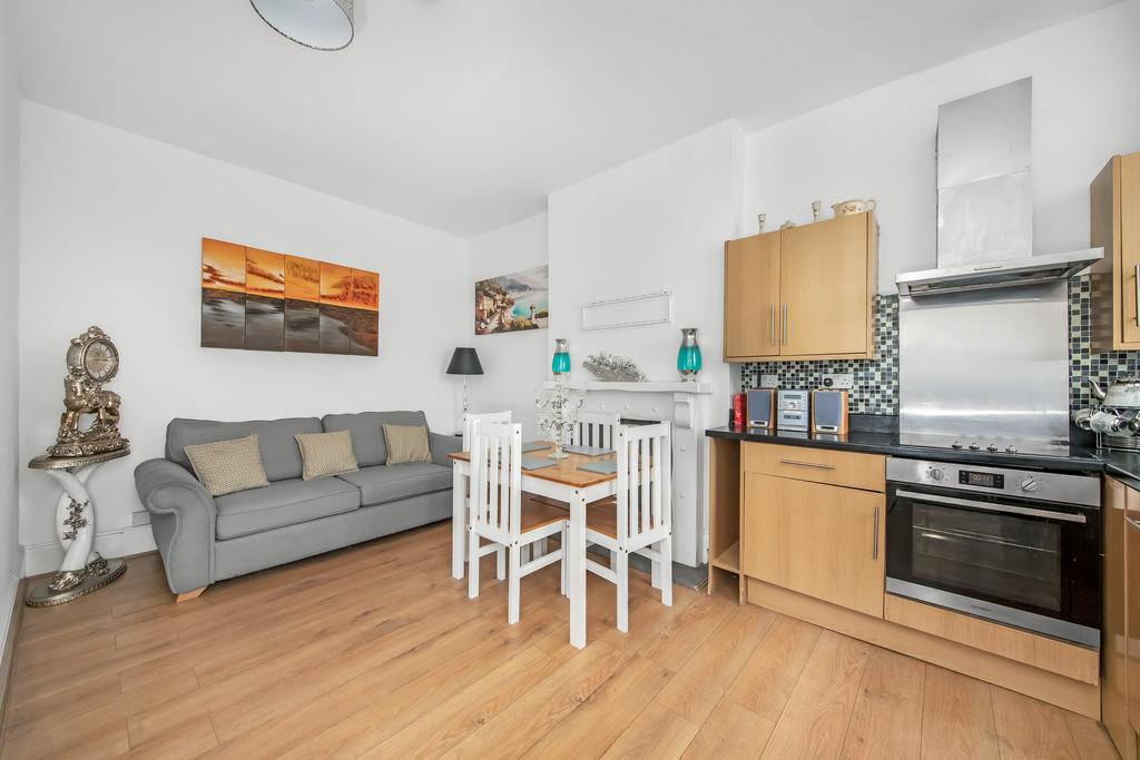 Canadian Avenue, Catford, SE6 3 bed flat £400,000