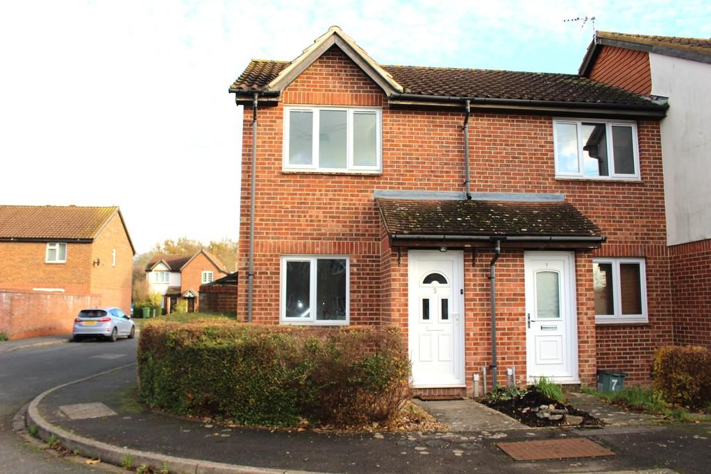Roding Way, Didcot 1 bed end of terrace house £900 pcm (£208 pw)