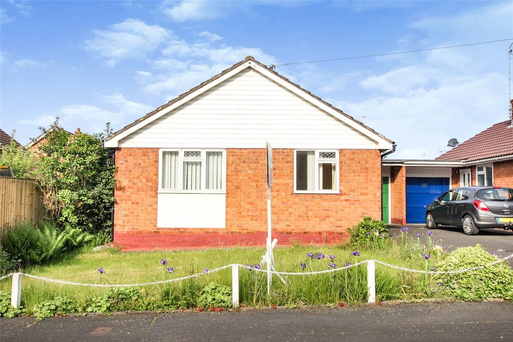 Sutton Drive, Chester, CH2 2 bed bungalow £995 pcm (£230 pw)