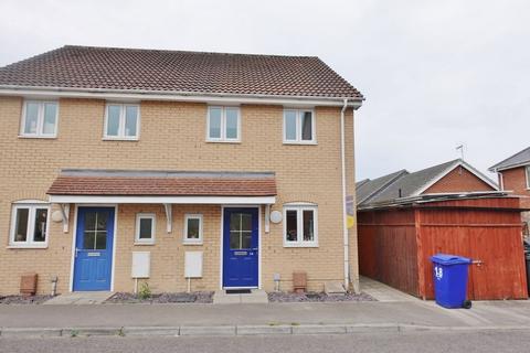 2 bedroom semi-detached house to rent, Beaverbrook Road, Newmarket