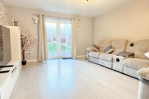 2 bedroom semi-detached house to rent, Beaverbrook Road, Newmarket