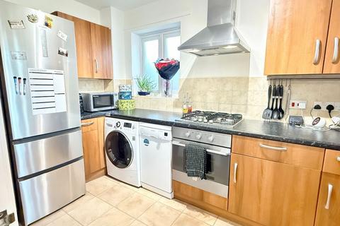 2 bedroom semi-detached house to rent, Beaverbrook Road, Newmarket