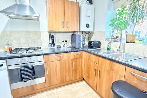 2 bedroom semi-detached house to rent, Beaverbrook Road, Newmarket