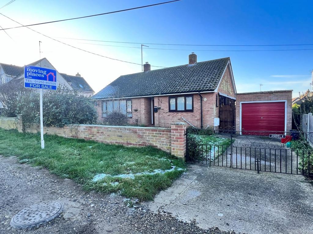 Edith Road, KirbyleSoken, FrintononSea, CO13 2 bed detached