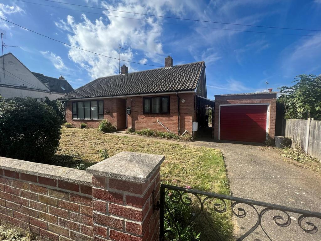 Edith Road, KirbyleSoken, FrintononSea, CO13 2 bed detached bungalow for sale £329,995