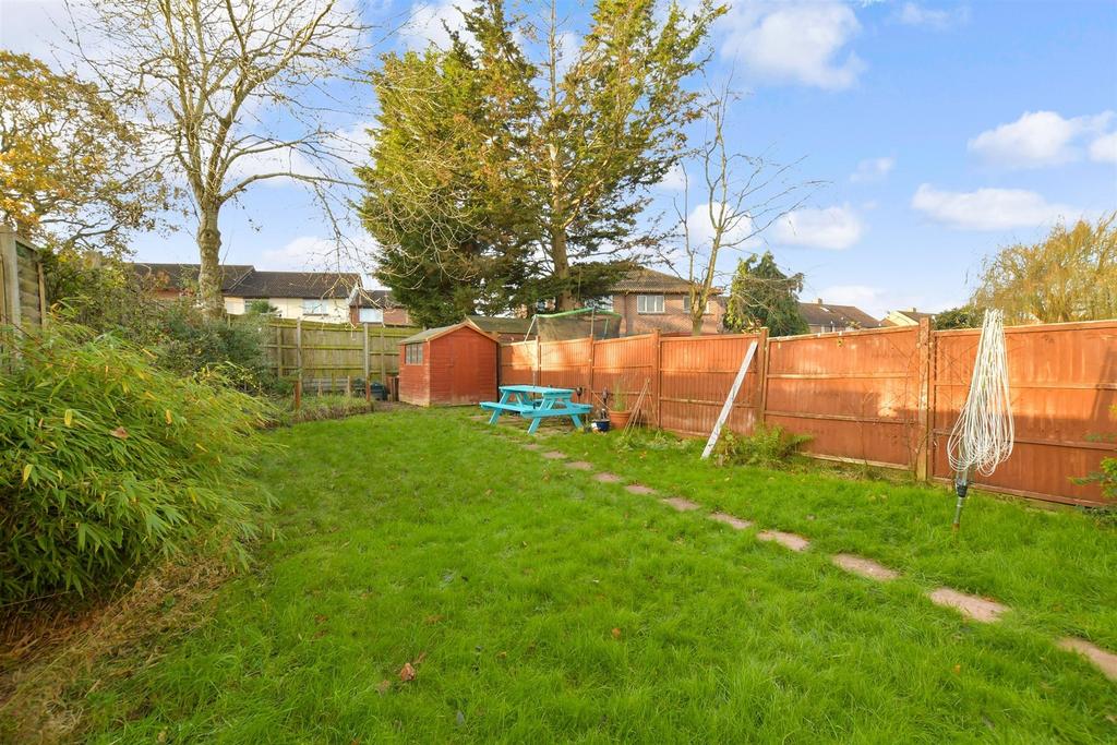 Barncroft Way, Havant, Hampshire 3 bed terraced house £230,000