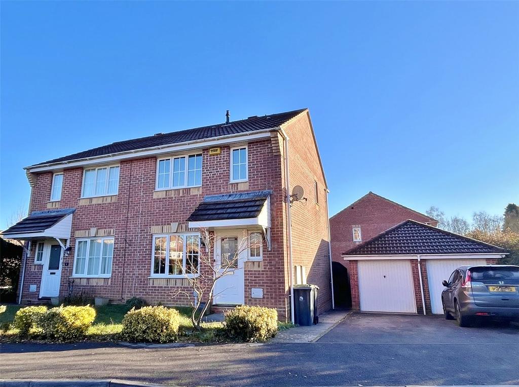 Woodland Close, Verwood, Dorset, BH31 2 bed terraced house £1,050 pcm