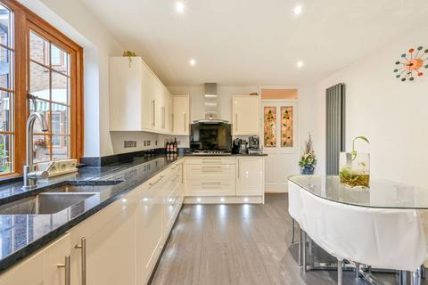 undefined, West Gardens, Wapping, London, E1W