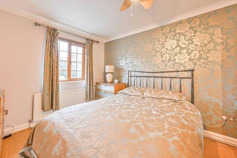undefined, West Gardens, Wapping, London, E1W