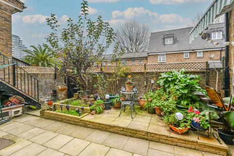 undefined, West Gardens, Wapping, London, E1W