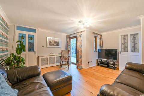 undefined, West Gardens, Wapping, London, E1W