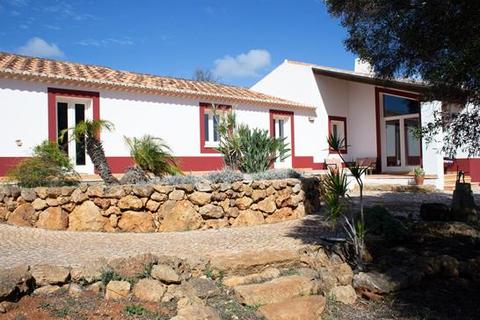 3 bedroom farm house, Bensafrim e Barao de Sao, Lagos, Algarve, Portugal