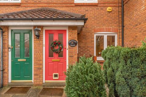 2 bedroom terraced house to rent, Burrow Road, London, SE22