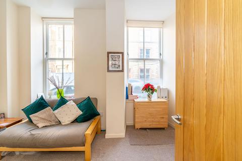 2 bedroom flat for sale - 43/2 Watson Crescent, Merchiston, Edinburgh, EH11 1ER